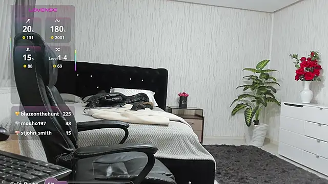 KattyeFox's Stripchat show and profile
