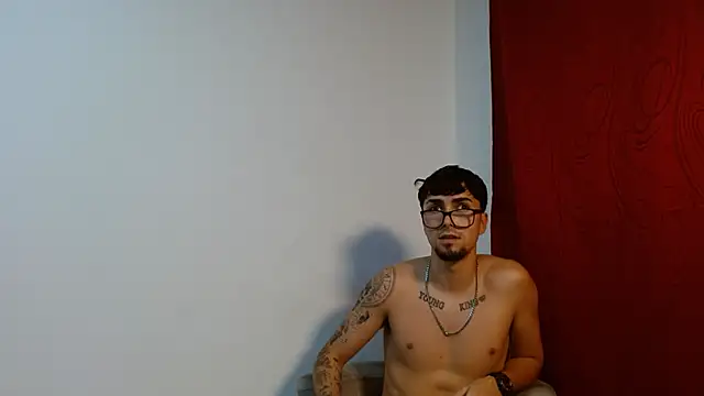 adrian_harlow - Adrian_harlow's free webcam