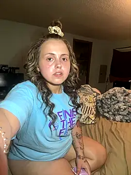 JuicyExxxperience from StripChat is Freechat