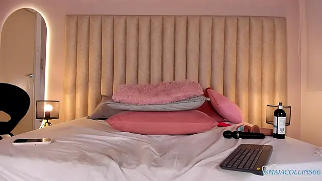 Maia_Collins webcam