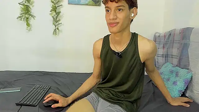 peterfrost19 - Peterfrost19's free webcam