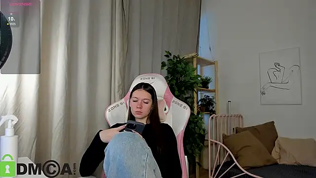 Nicole_Charm