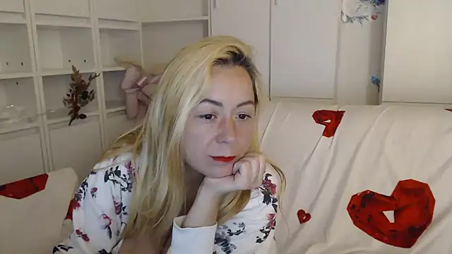 _karolynesyera_ - _karolynesyera_'s free webcam - UK Sex Cams