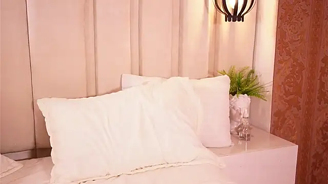 bonniekim_ (F young) - Let me ride your cock sensually