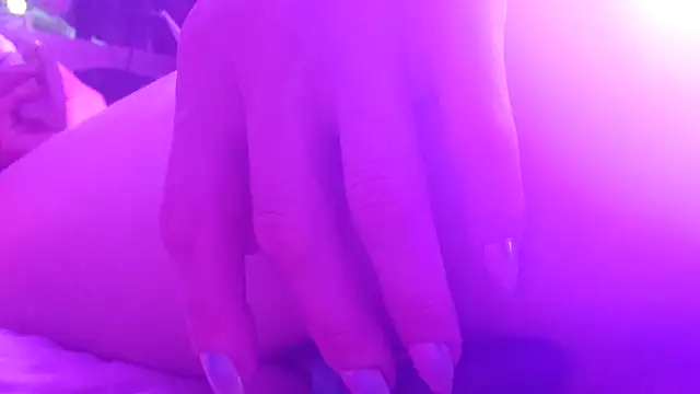 gurlnips