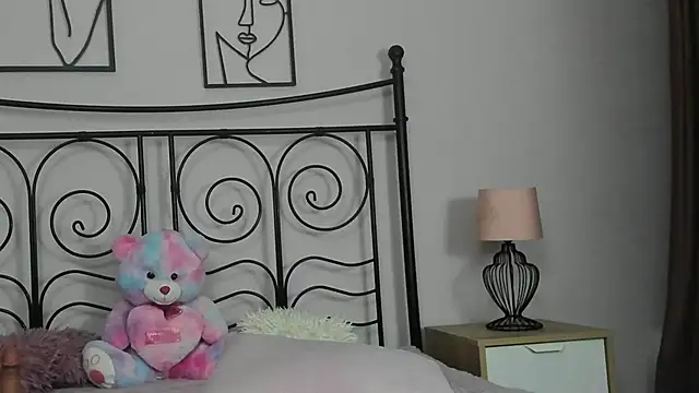 blueeheart - Blueeheart's free webcam - UK Sex Cams