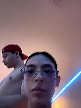 zaraluuv - ZaraLuuv's free webcam