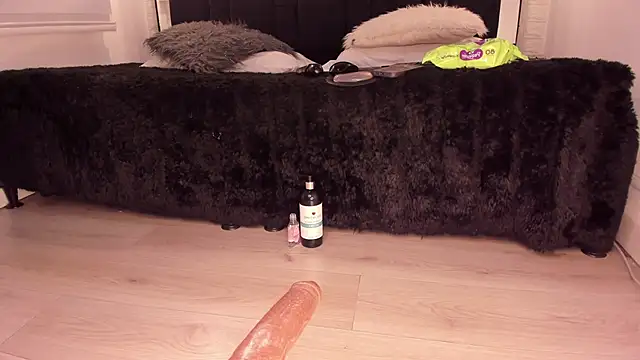 tylla_ - Tylla_'s free webcam - UK Sex Cams