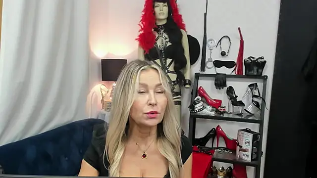 crystalux - CrystaLUX's free webcam - UK Sex Cams