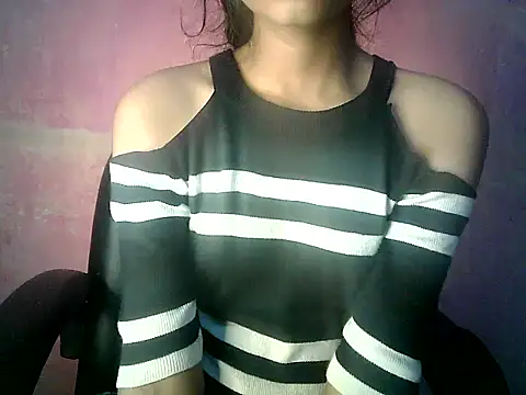 hotnessgirl1 - Hotnessgirl1's free webcam - UK Sex Cams