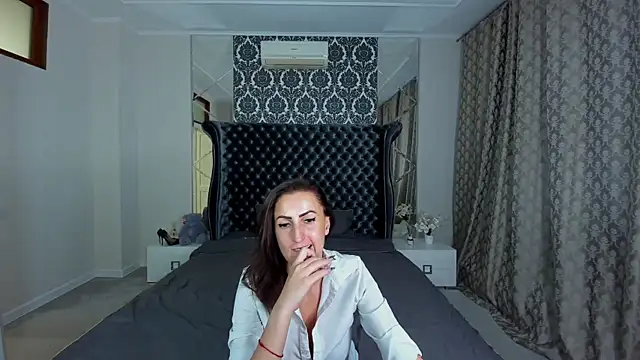 Rebecca_Diamond