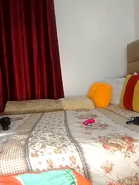 NicRaisaa's Stripchat show and profile