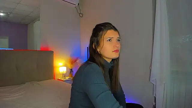 Laura_Leee