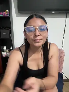 zui_rouse - Zui_Rouse's free webcam - UK Sex Cams