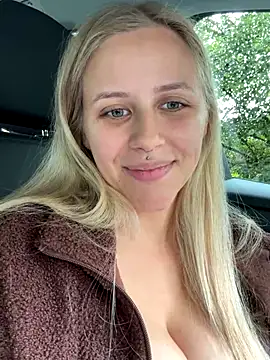 lunawolf21 from StripChat is Freechat