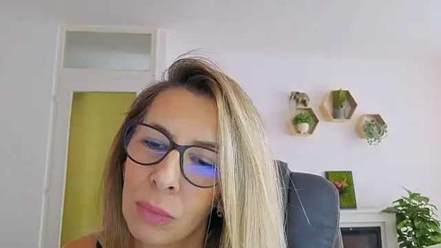 sukygirl - SukyGirl's free webcam