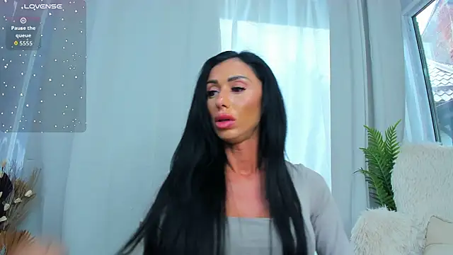 parisshiltonx - ParissHiltonX's free webcam - UK Sex Cams