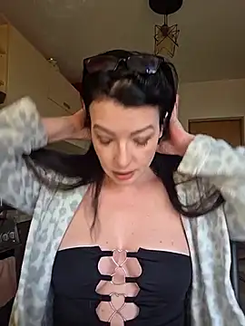 OpheliaZainne from StripChat is Freechat