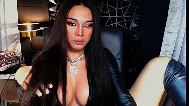 xUrGoddess_Bella... Live Webcam on Stripchat