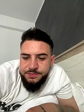 MilanYaman live cam