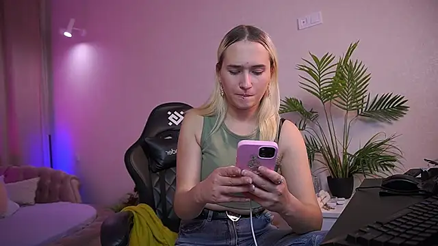 lilelfie - LilElfie's free webcam - UK Sex Cams