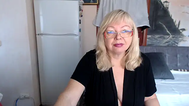 EvelynLoveShy