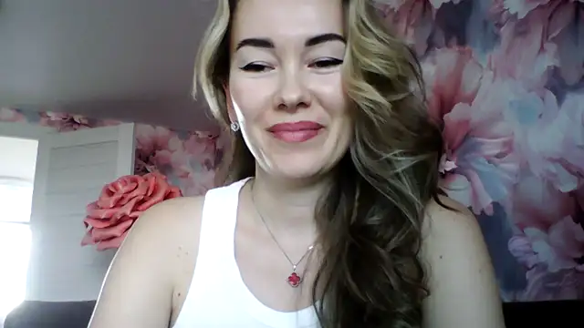 sovaee - Sovaee's free webcam - UK Sex Cams