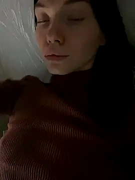 Lisaaa_Alisa on StripChat
