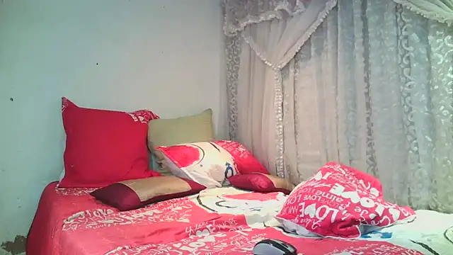 BUSTYY44DD