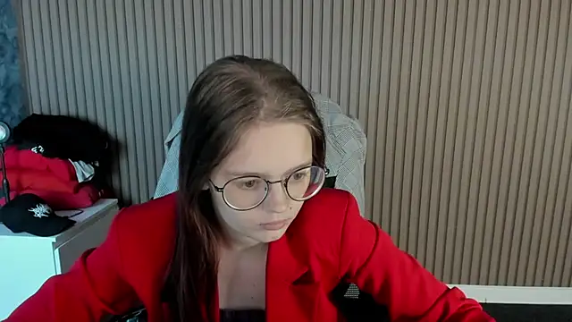shy_elina01