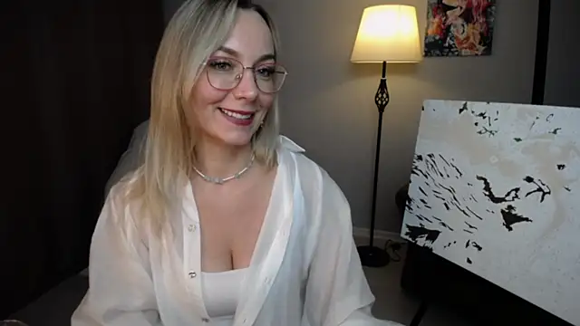 Ava_Elior