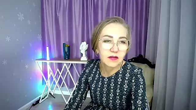  queen_a_n_i chat room