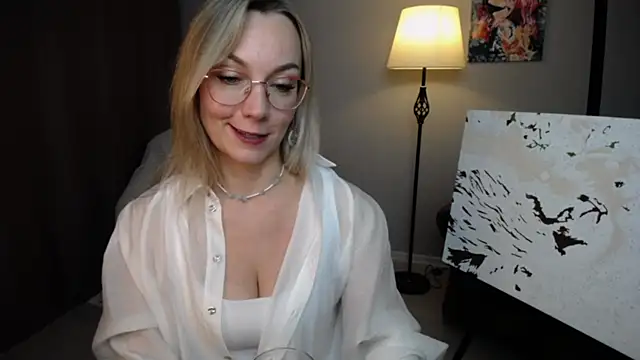 Ava_Elior