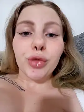 LinaMayer from StripChat is Freechat