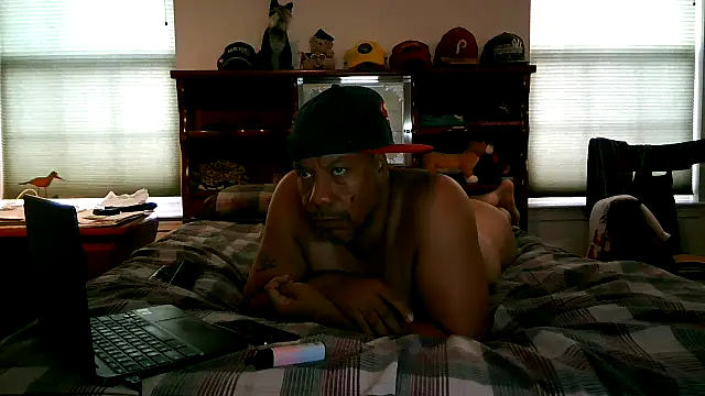 pimpdaddy4ever - Pimpdaddy4ever's free webcam - UK Sex Cams