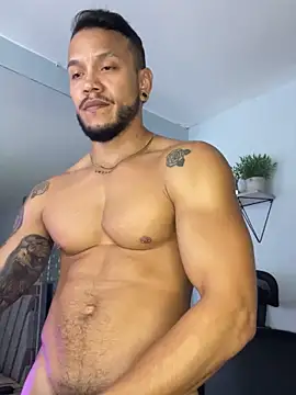 ARON_TAYLER01