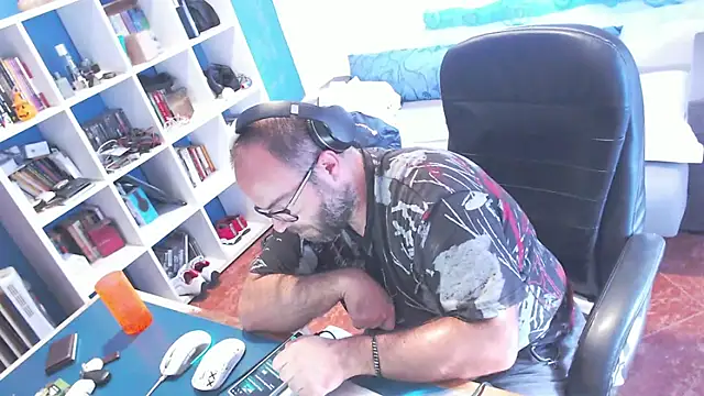 ravingr4d4 (Ask my age) - I want to CUM