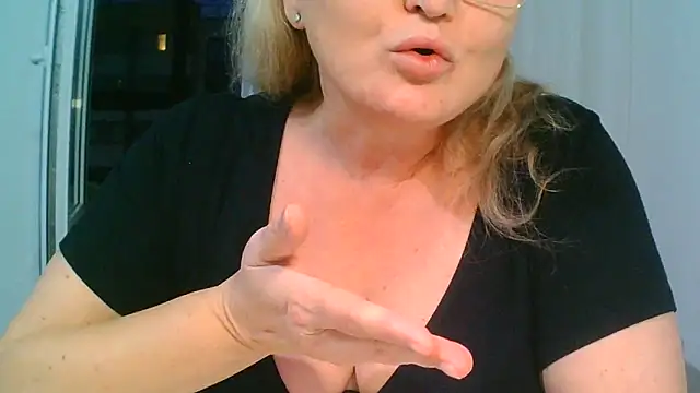 BlondeMIL-f