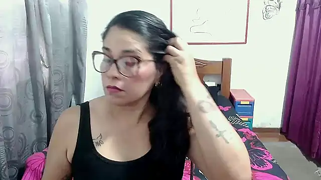 Mistresskloe01 live cam screenshot females from Venezuela on SexOnline.top – Live Cams, Videos, GIFs & Chat