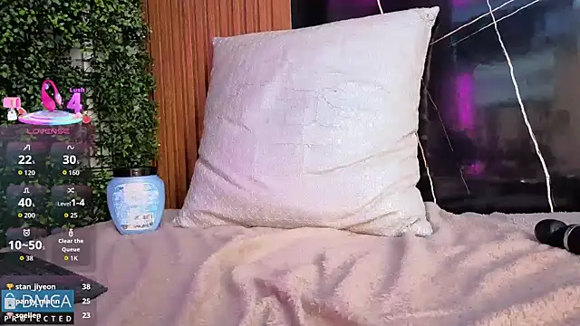Kiara_Zahiri__