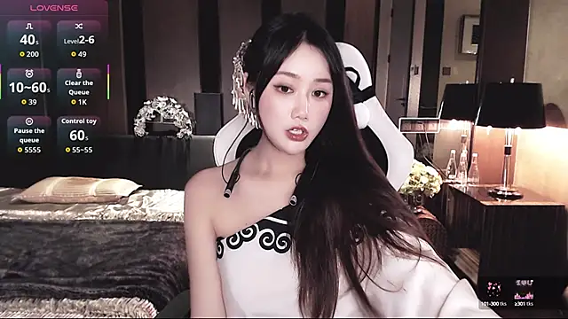 Alice-777's Stripchat show and profile