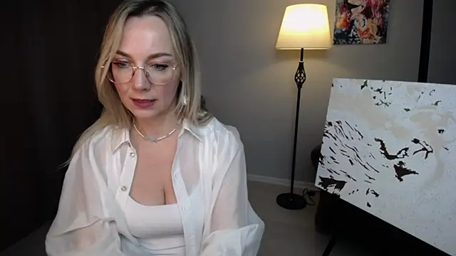Ava_Elior