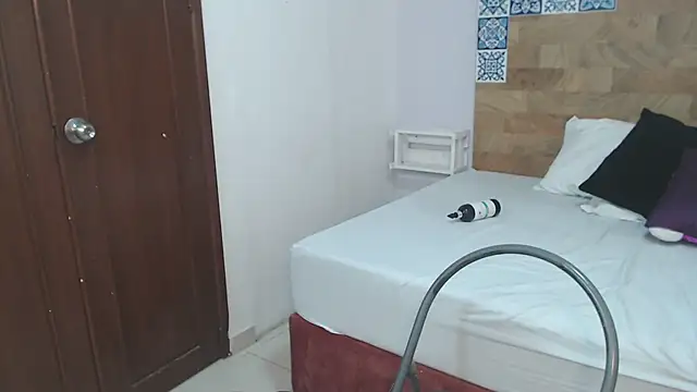 scarletlevis - ScarletLevis's free webcam - UK Sex Cams