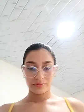 ary-18 - Ary-18's free webcam