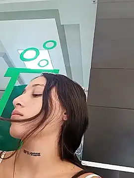 arii_collins1 - Arii_collins1's free webcam - UK Sex Cams