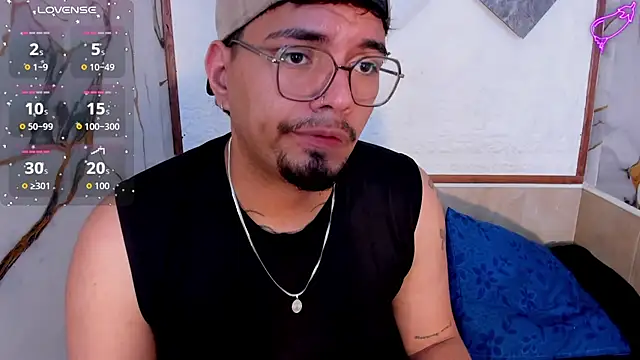EnriquevillaF live cam screenshot males on SexOnline.top – Live Cams, Videos, GIFs & Chat