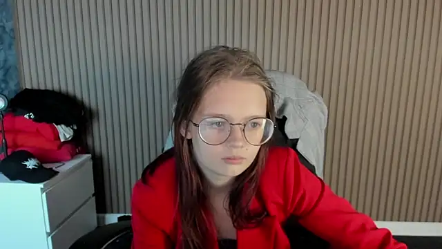 shy_elina01