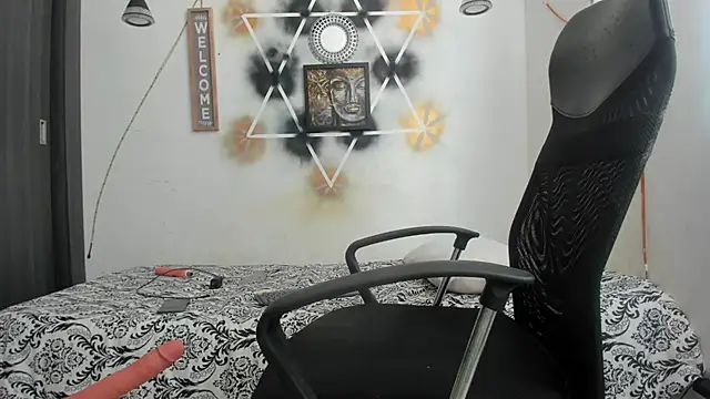  DayanaSwans chat room