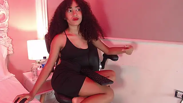 petiteluxury - PetiteLuxury's free webcam