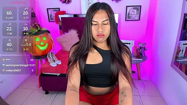 Khloee_f_w